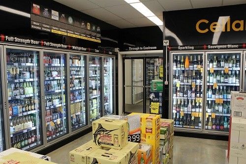 Süpermarket Cam Kapı Ekranı Soğutucu Bakkal Bakkal Benzin İstasyonlarında Yürümek